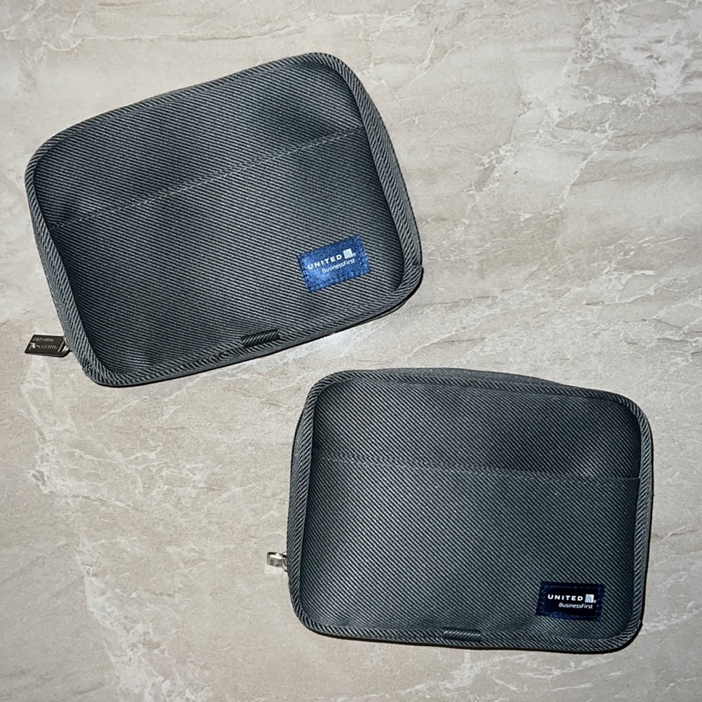 2 United Airlines Grey Gray Amenity Kit Case Pouch Bag Toiletry Makeup Cable